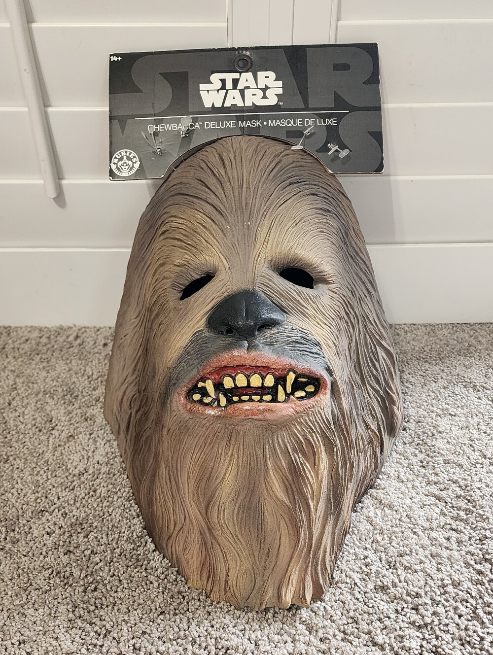 New W/Tags Spirit Halloween Star Wars Chewbacca Deluxe Mask, Costume Accessory